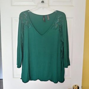 BKE Boutique v-neck top